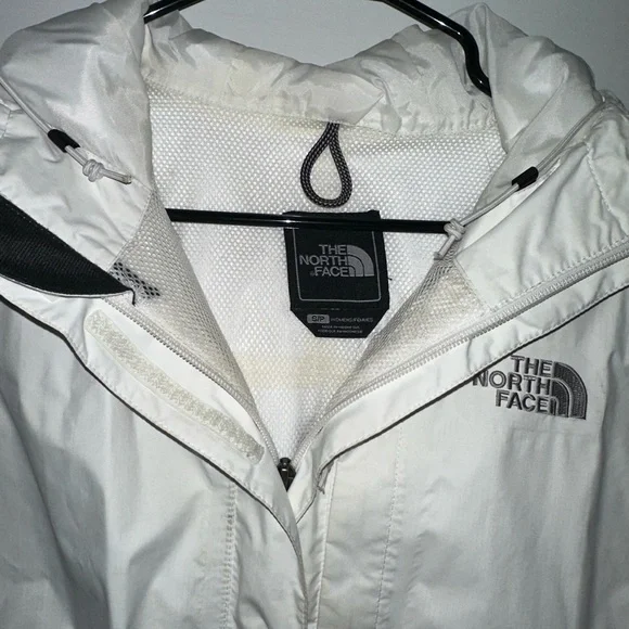 Women’s The North Face white and black rain jacket - Picture 3 of 3
